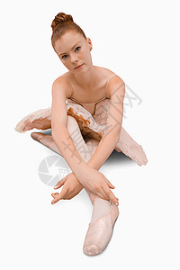 坐在地上的芭蕾舞演员背景图片