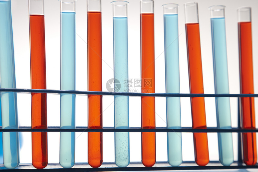 装有液体颜色的实验室玻璃学习药店技术探索危害插图科学蓝色吸管工作图片