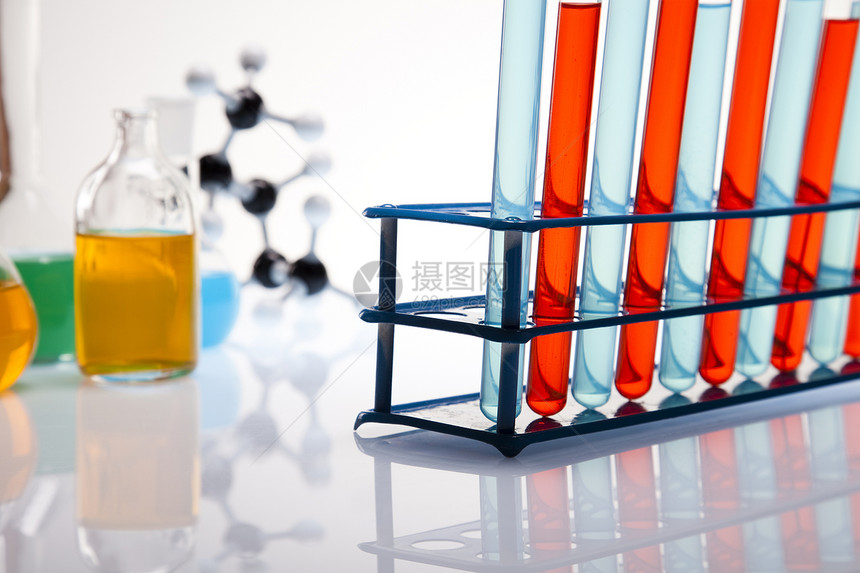 含有液体颜色的实验室火瓶学习药品生物学化学卫生解决方案技术彩虹吸管试管图片