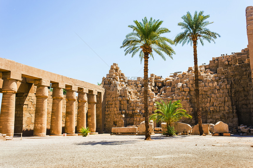 埃及卡纳克寺庙古老废墟建筑石头文字雕像大厅法老宗教古董雕塑旅行图片