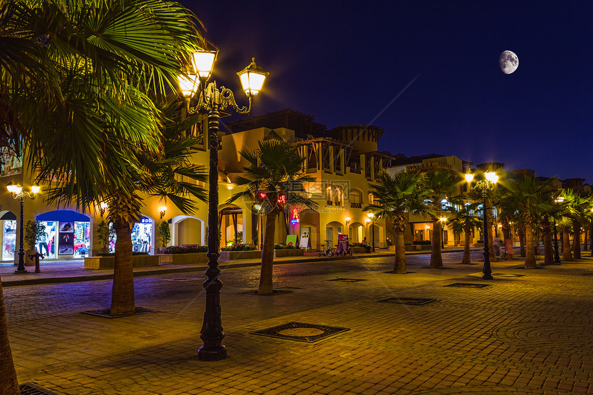 晚上在Hughada的Quay度假村夜生活城市海滩酒店码头天空反射餐厅建筑场景图片