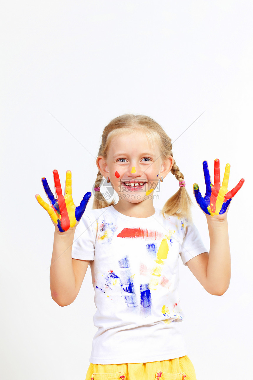 手上涂着油漆的幸福的孩子艺术家画家指纹教育工艺艺术艺术品创造力绘画乐趣图片