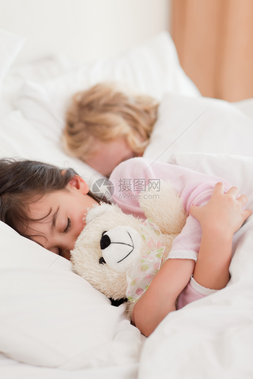 儿童睡觉的肖像图片