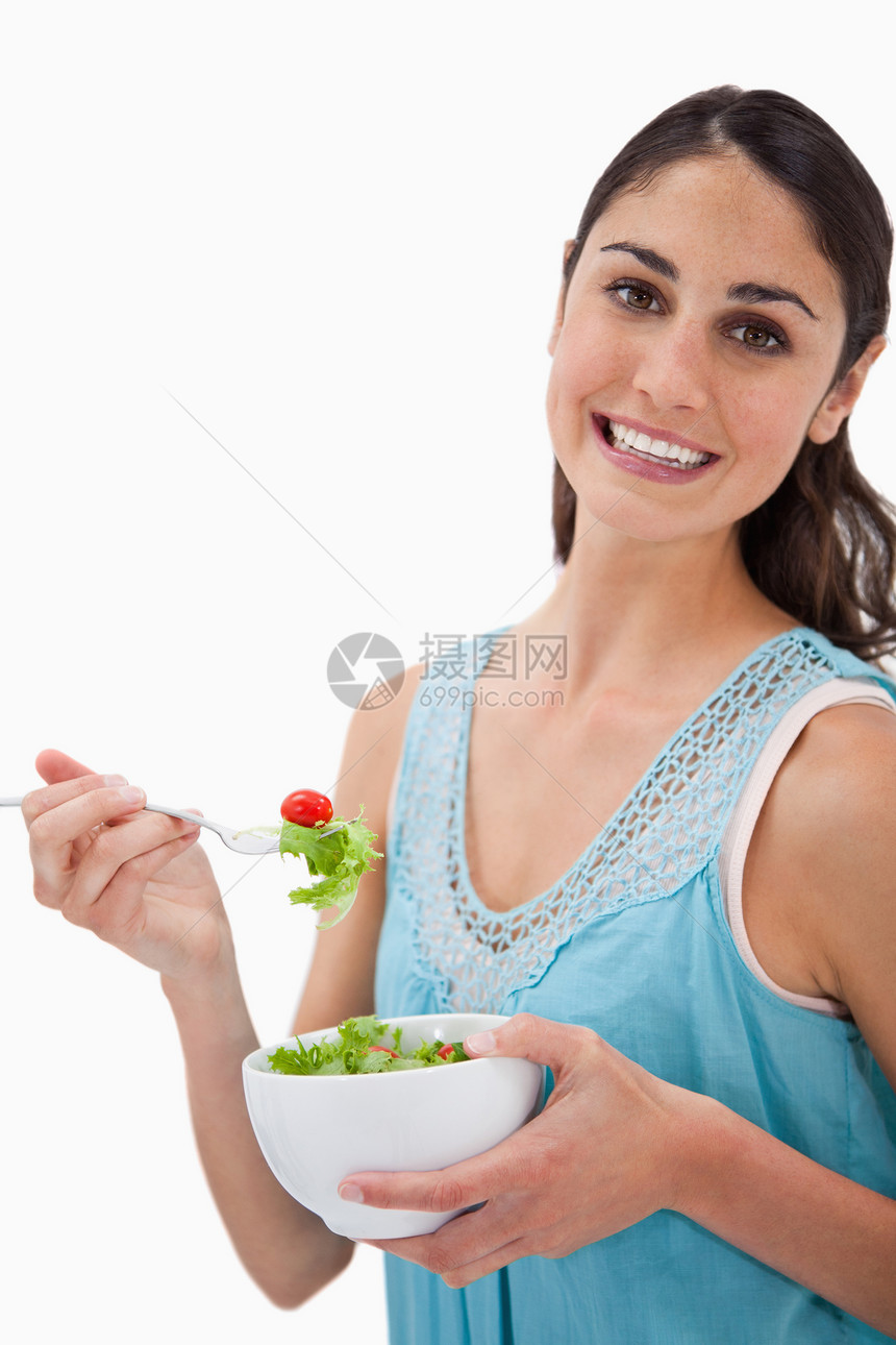 一位年轻妇女吃沙拉的肖像营养喜悦快乐饮食午餐早餐微笑素食者幸福蔬菜图片