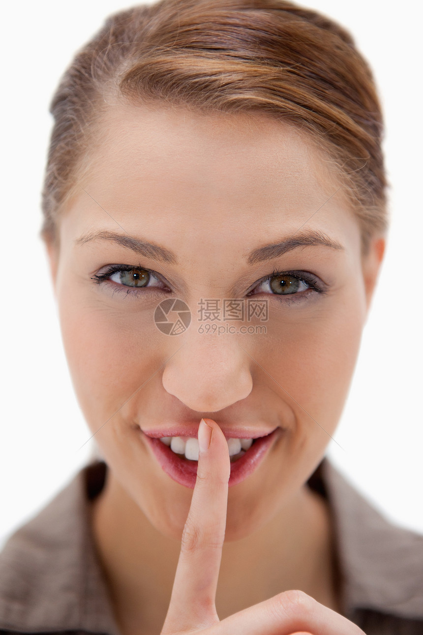 微笑的女人 要求沉默耳语嘴唇白色秘密外表工作室女性手势手指幸福图片