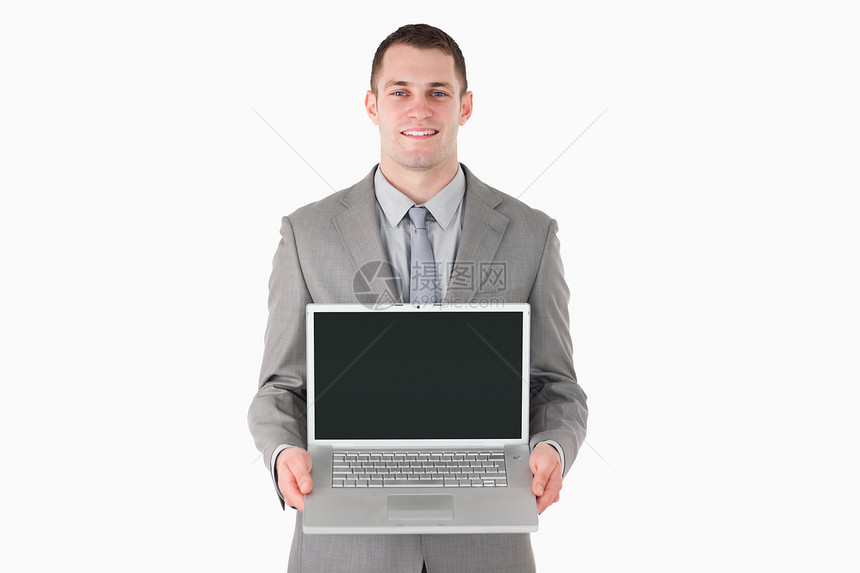 带着笔记本电脑的笑脸商务人士图片