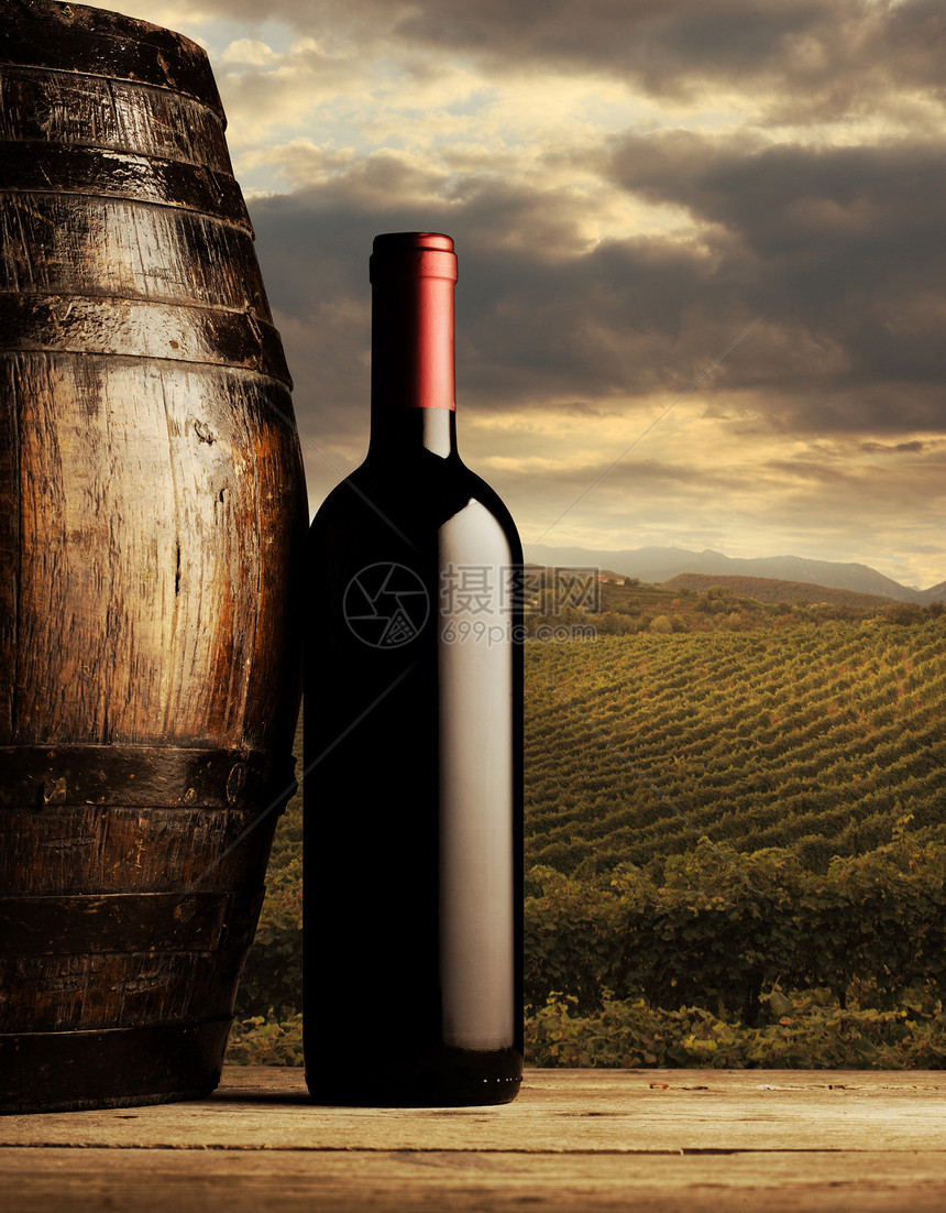 红酒瓶日落气氛液体瓶子木头地窖酒杯葡萄园质量农业图片