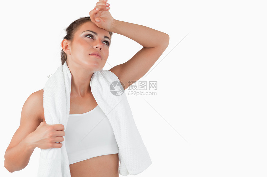 阿特利特女性擦洗她额头上的汗水图片