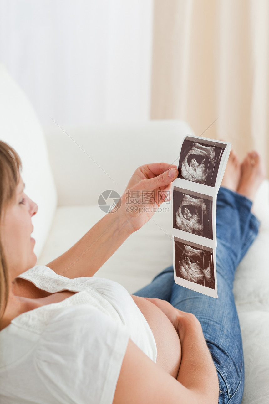 眼中的孕妇长得漂亮 在看声像片图片