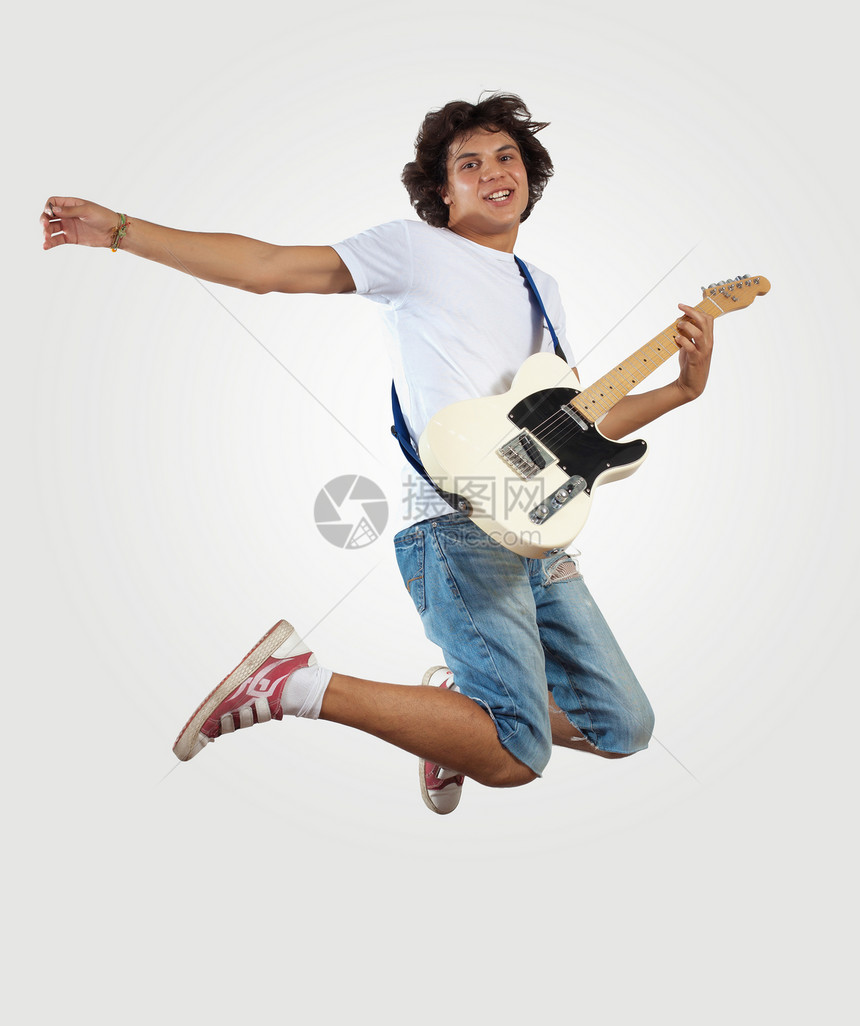年轻人玩电吉他和跳跳享受乐器成人男性流行音乐男人空气电气吉他手歌曲图片