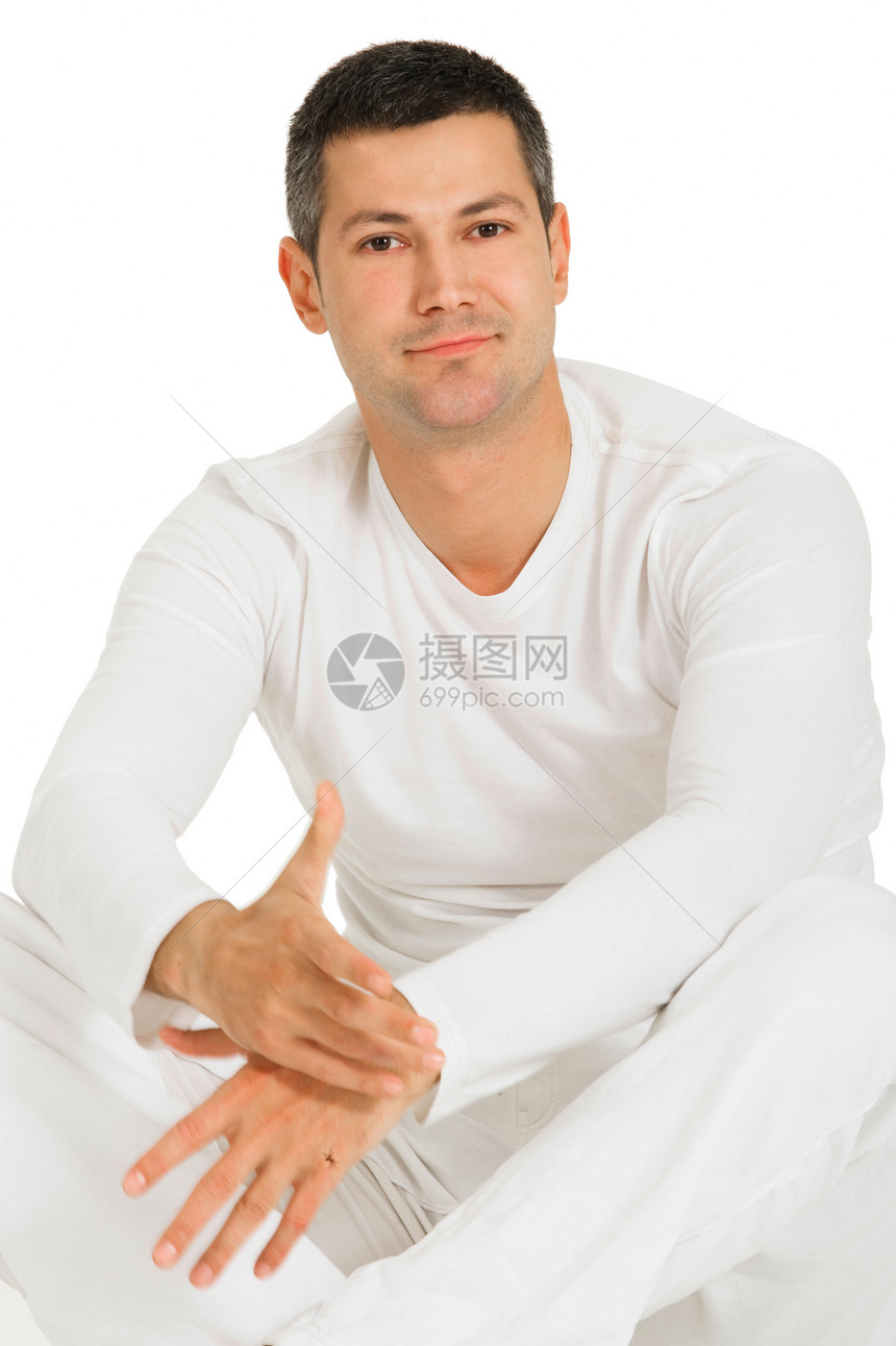 穿着白衣服坐在地上的人手势运动装成人白色图片