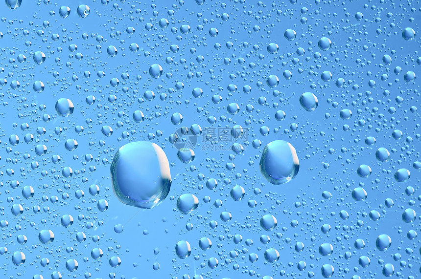 蓝色水泡窗户雨滴空气沉淀气候湿气茶点气象珠子湿度图片