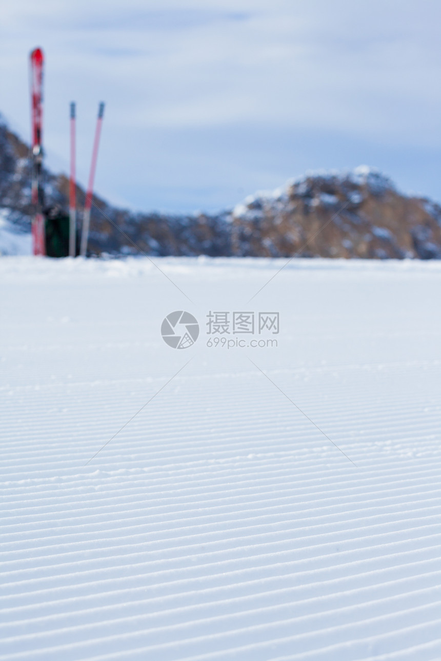 Snowcat 轨道近距车辆运动机器拖拉机寒意滑雪滑雪板波纹瓦楞踪迹图片