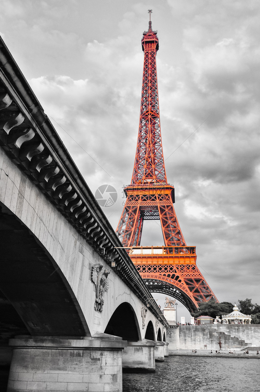 Eiffel塔 单色望面与河流和桥梁阳光历史吸引力建筑学城市旅游地标观光首都旅行图片