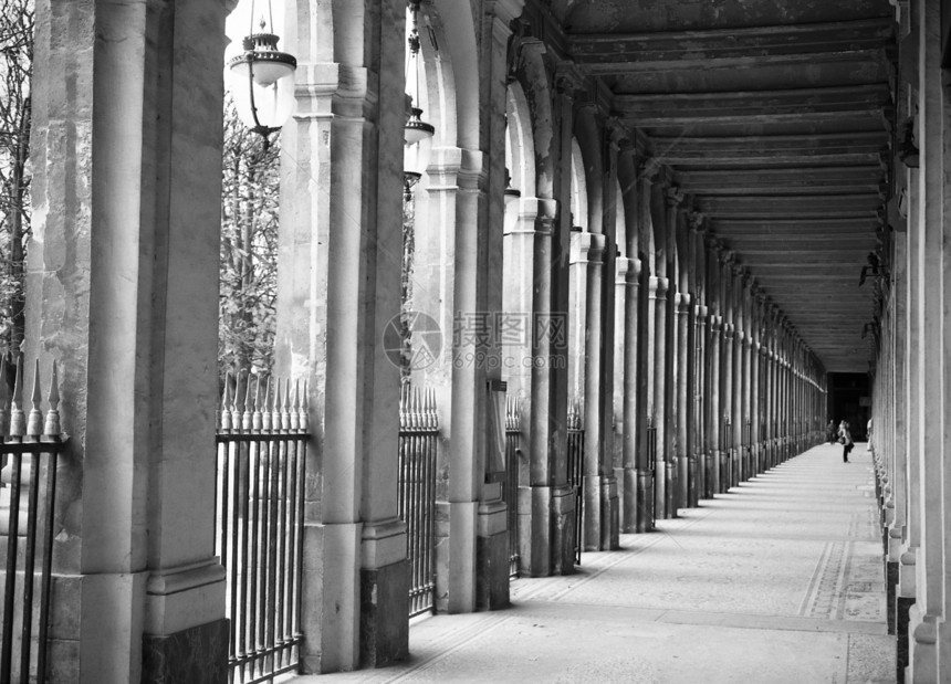 巴黎皇宫花园的拱门图片