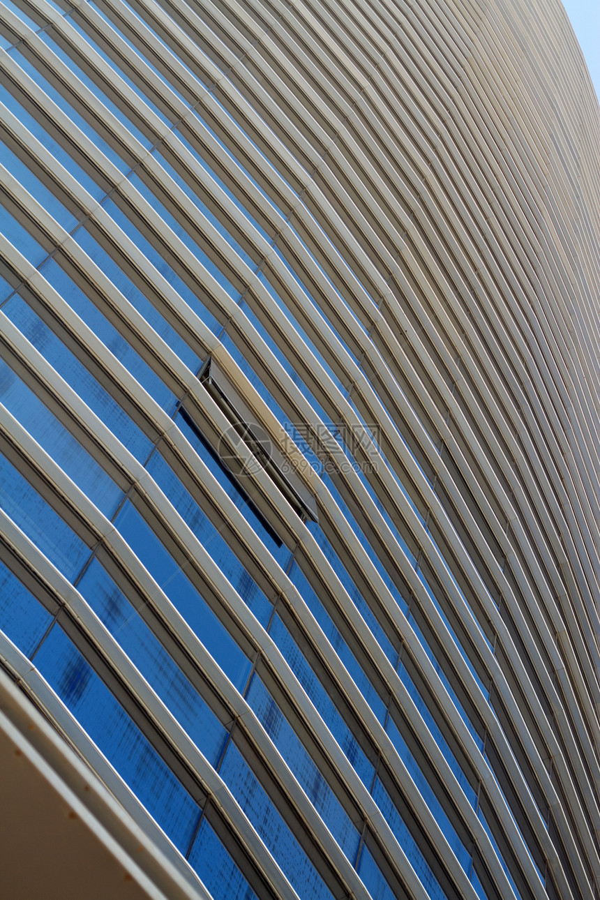 现代城市建筑外表窗户反射办公室蓝色玻璃天空财产摩天大楼建筑学房子图片