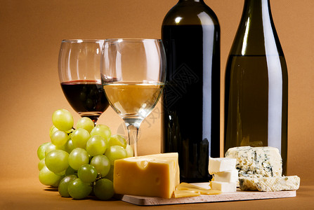洞藏酒白酒和奶酪死期庆典饮料水果食物高脚杯瓶子木板甜点藤蔓美食背景
