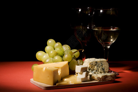 白酒和奶酪死期食物甜点酒厂产品水果美食玻璃静物木板模具背景图片