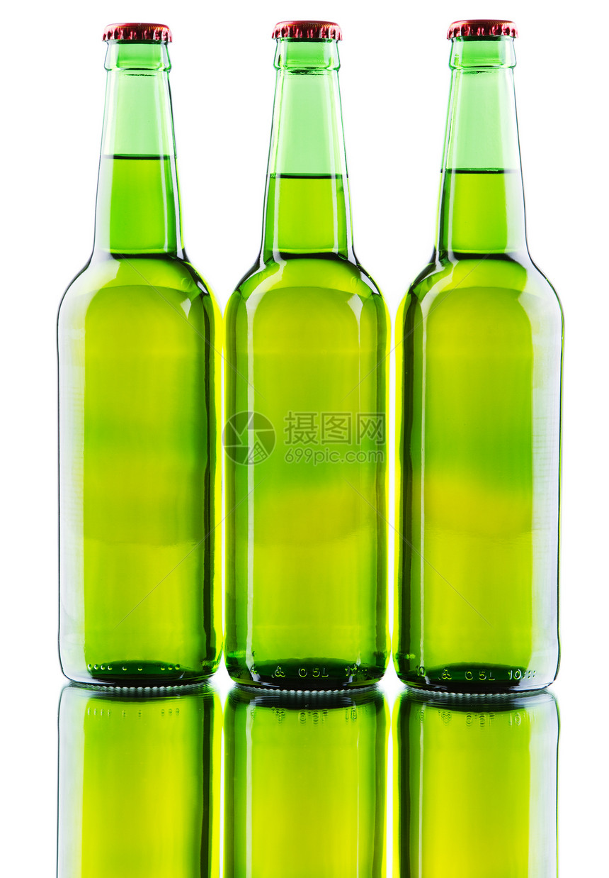 白底孤立于白底的啤酒瓶茶点酒吧饮料啤酒厂瓶子水滴草稿酿造反射绿色图片