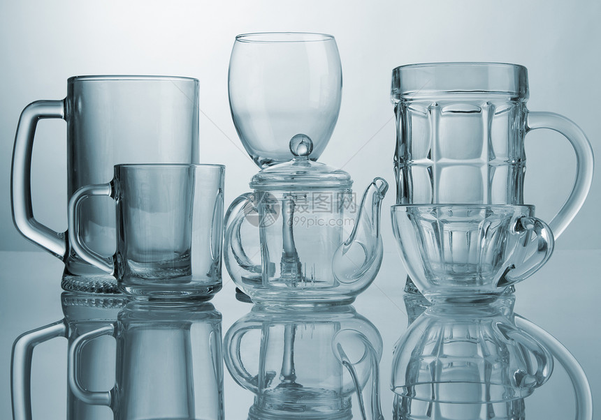 一套玻璃碗烧杯团体啤酒酒杯杯子茶壶反射蓝色收藏菜肴图片