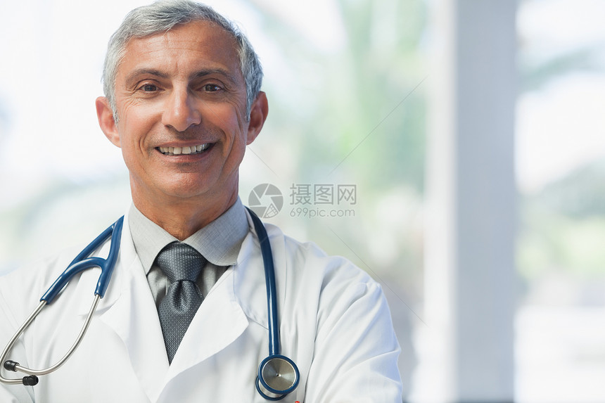 医生笑着微笑医疗领带工具大衣门厅职场男性愈合帮助卫生图片