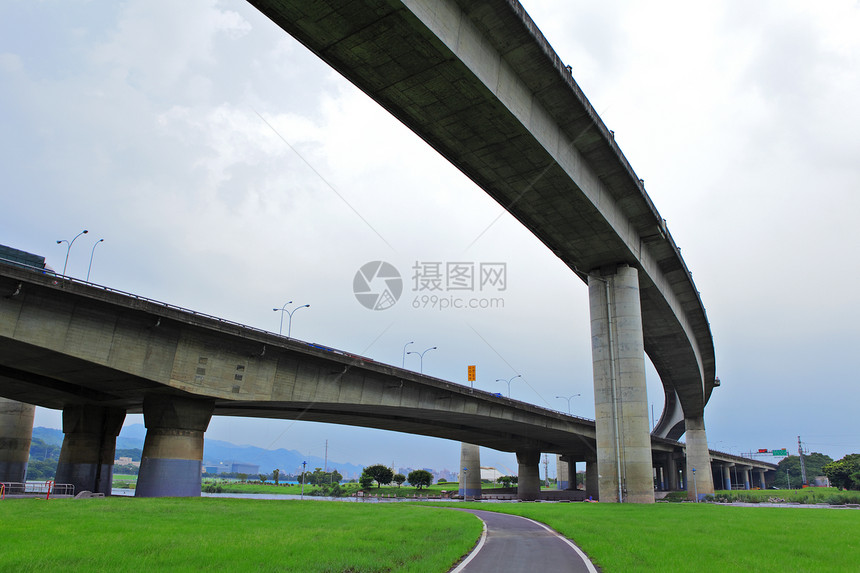 高速公路旅行街道速度地平线运输场景车辆辉光技术天空图片