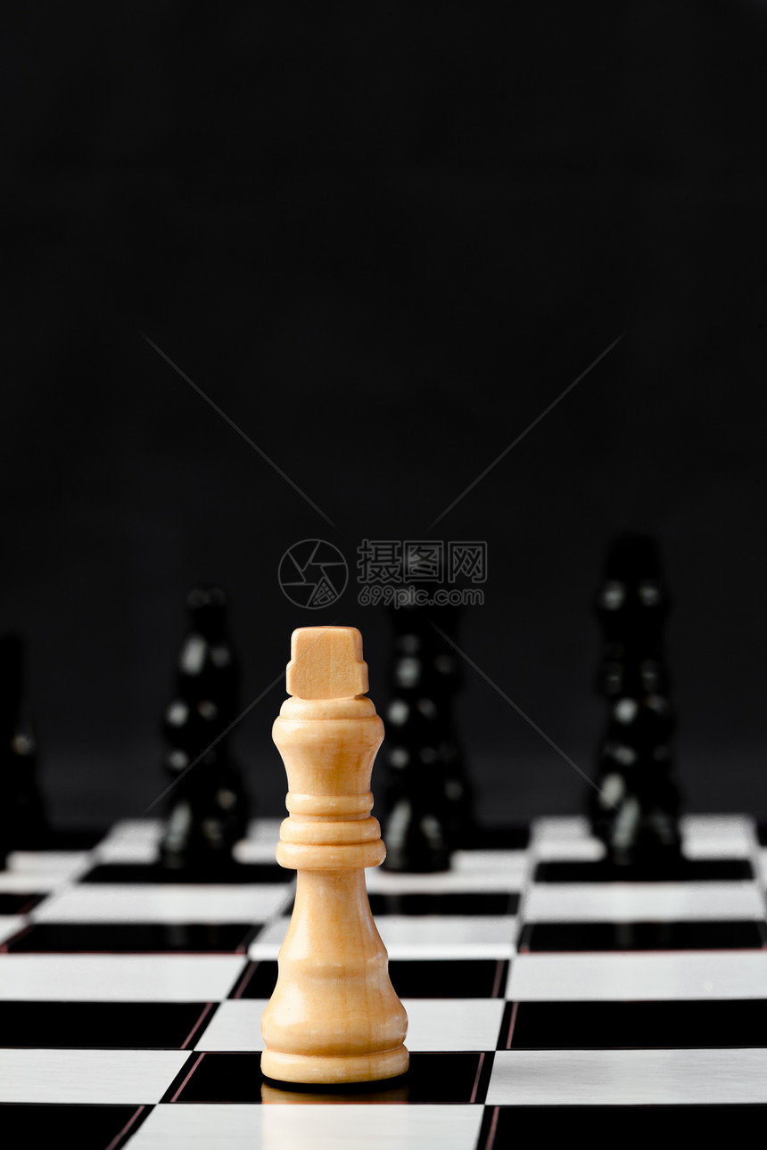 白象棋站立图片