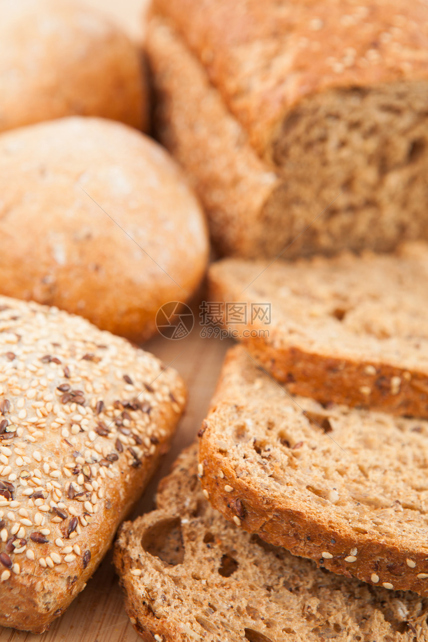 背面的全餐面包(全食面包)图片