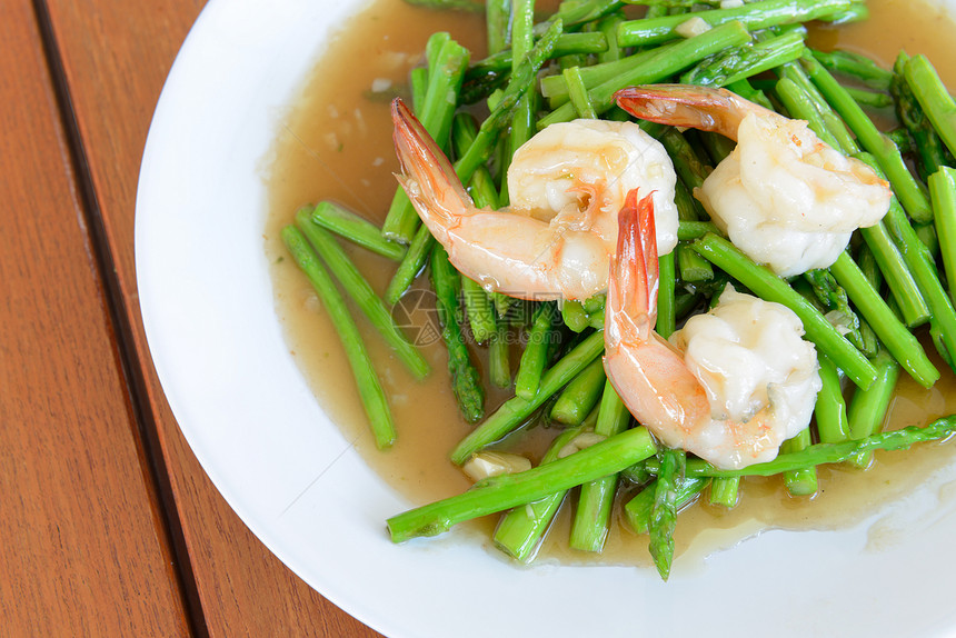 带虾的炸虾烹饪午餐健康油炸用餐海鲜食物蔬菜绿色美食图片