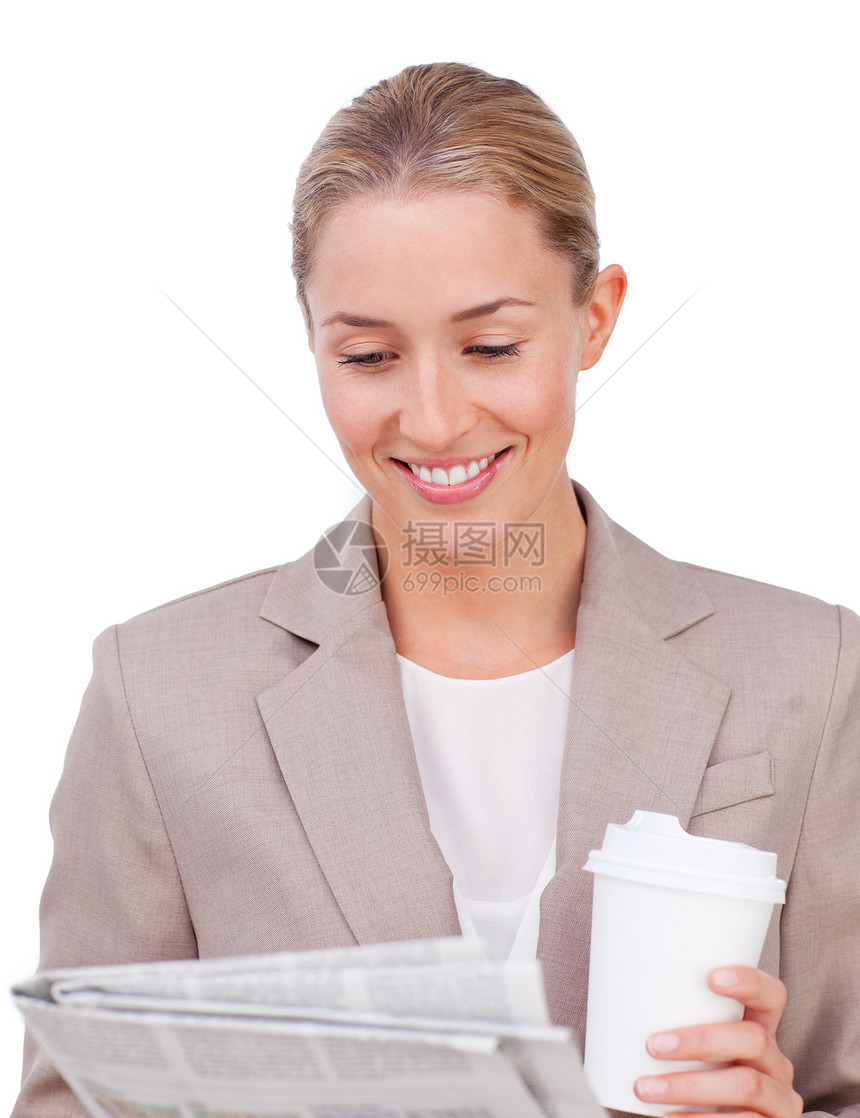 青年女商务人士饮喝咖啡阅读报纸的年青妇女图片