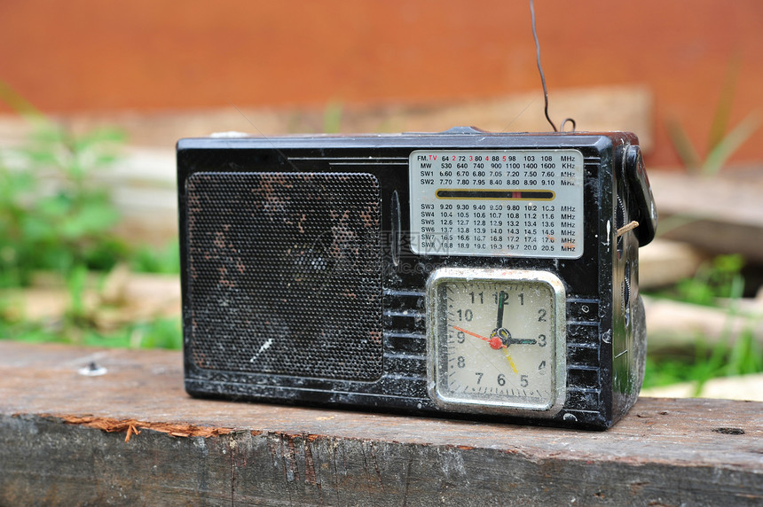 旧便携式无线电台图片