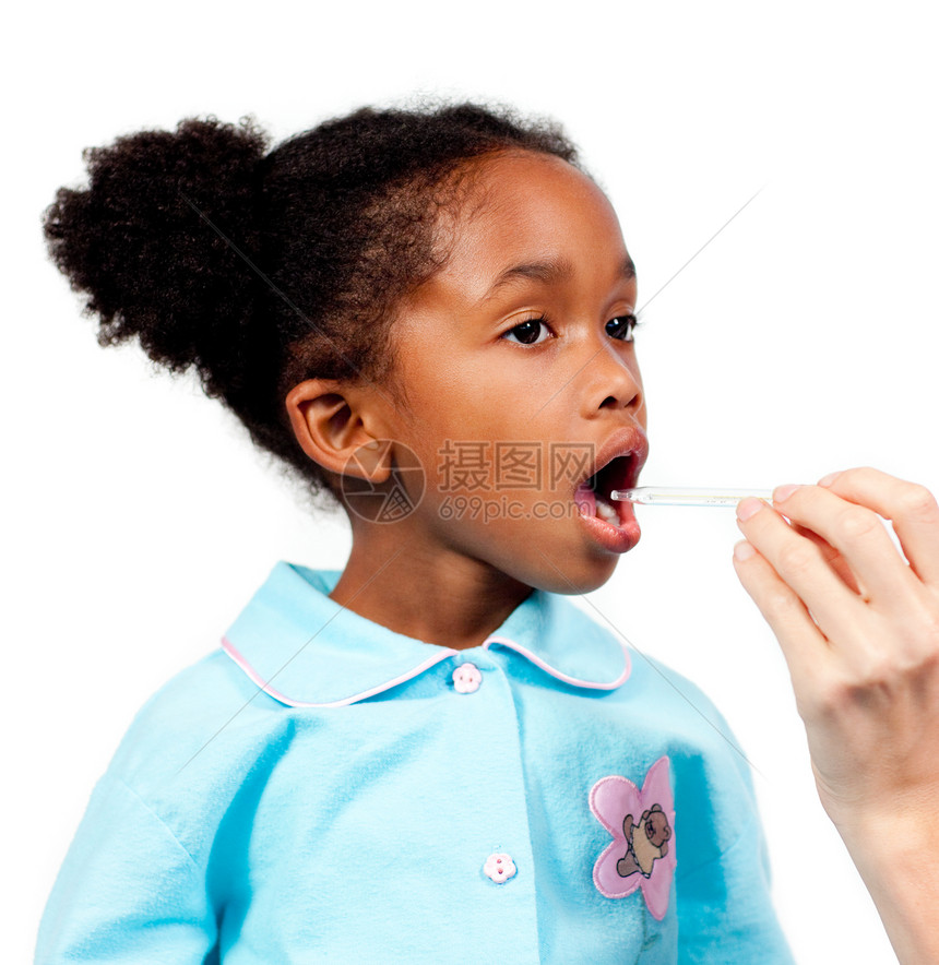 护士在检查小女孩的体温时 发现一个护士图片