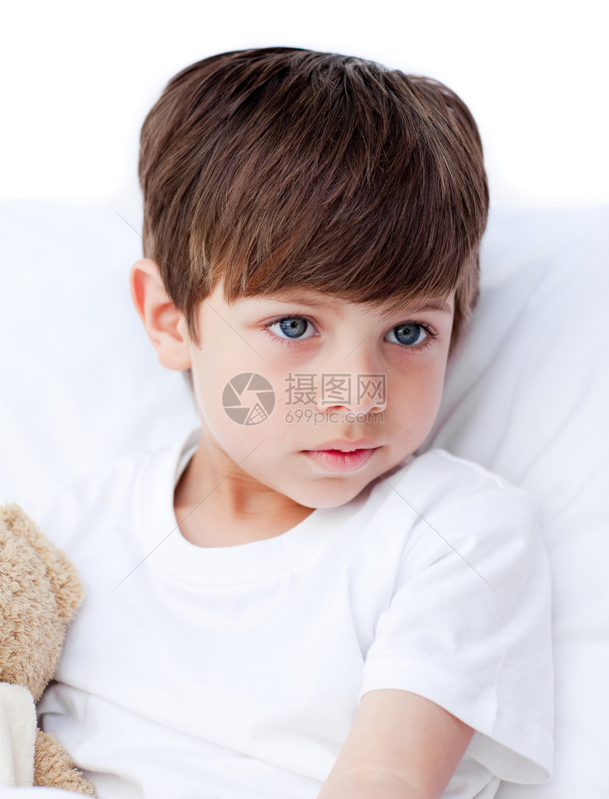 生病的小男孩躺在医院的床上病人接种流感儿科男性卫生办公室保健医生疫苗图片