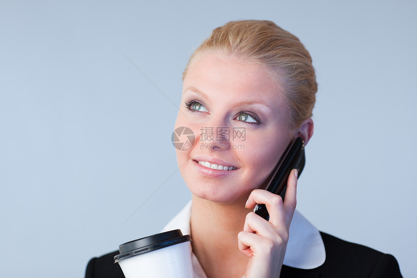 女人在电话里聊天女士财产人士手机管理人员咖啡商业技术金发女郎工作图片