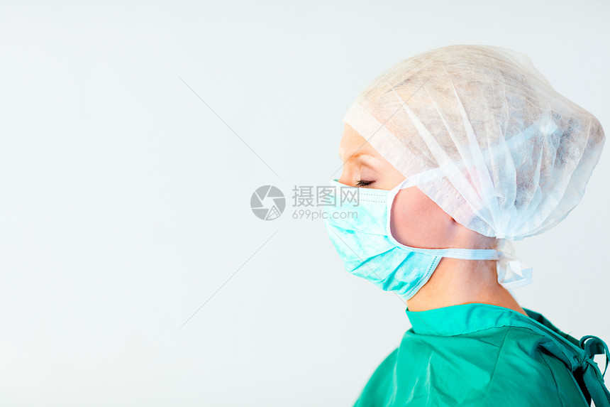 外科医生看侧面面具女性职业医院服务女孩眼睛生活女士金发图片