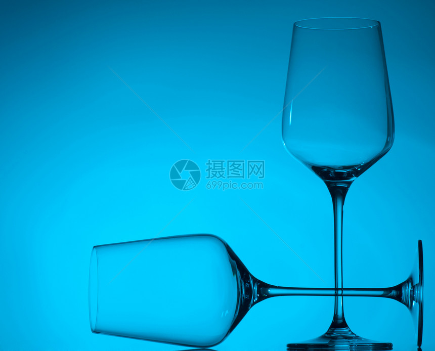 空葡萄酒杯 孤立在白色餐厅反射水晶黑色杯子工作室烧杯高脚杯液体餐具图片