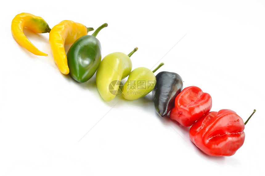 白色背景的多色胡椒 M水果植物绿色红色香料维生素食物辣椒图片