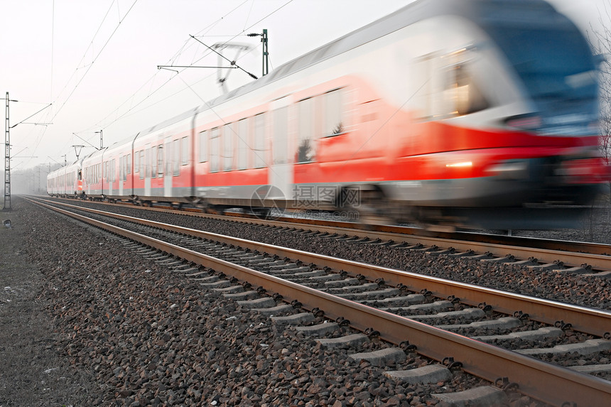列火车通勤者运输交通乘客车站车辆民众运动基础设施铁路图片