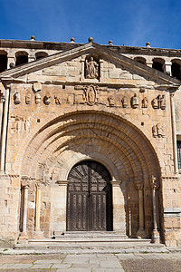 桑蒂亚纳德尔马尔坎塔布里 Cantabri的圣朱利安娜合校教堂大学国家石头村庄纪念碑旅游遗产历史晴天教会背景