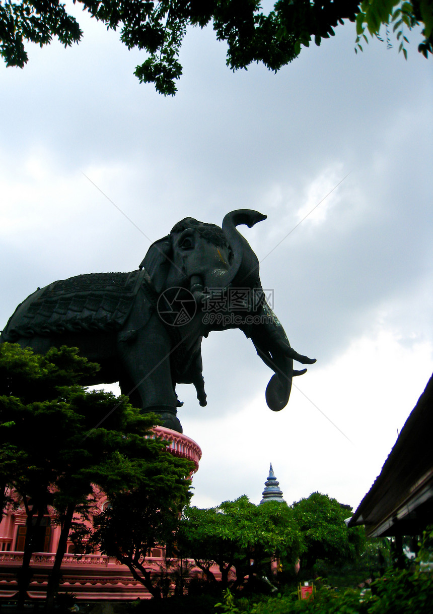 Erawan 纪念碑建筑历史地标蓝色建筑学天空信仰文化楼梯装饰品图片