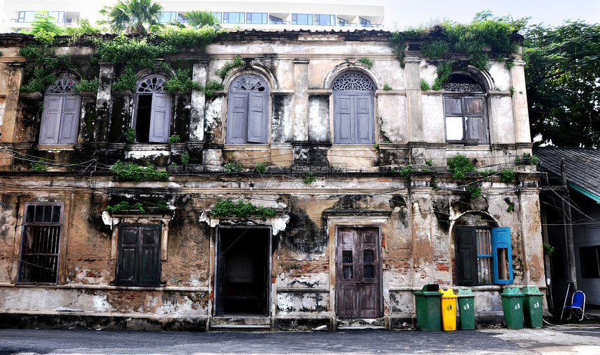 建筑物外的古旧建筑图片