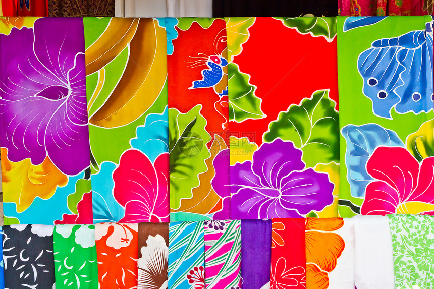 色彩多彩的粗木布太阳零售动机紫色游客纺织品织物市场海滩商品图片