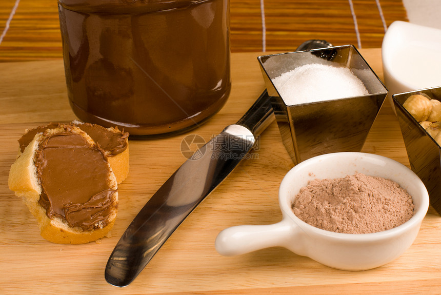 Nutella 死活的生命儿童静物巧克力服务榛子面包水平吃饭奶油小吃图片