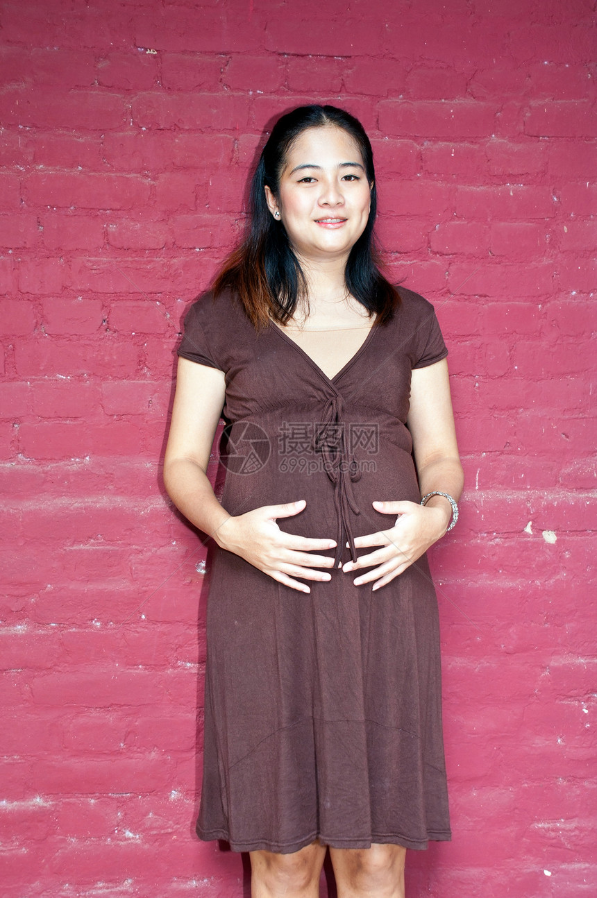 成为美丽的怀孕母亲的美丽孕妇孕育妊娠女性肚子父母腹部学期金发钥匙女士图片