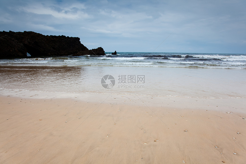 圣安托林海滩 西班牙阿斯图里亚斯 Llanes海洋石头岩石编队力量海岸波浪图片