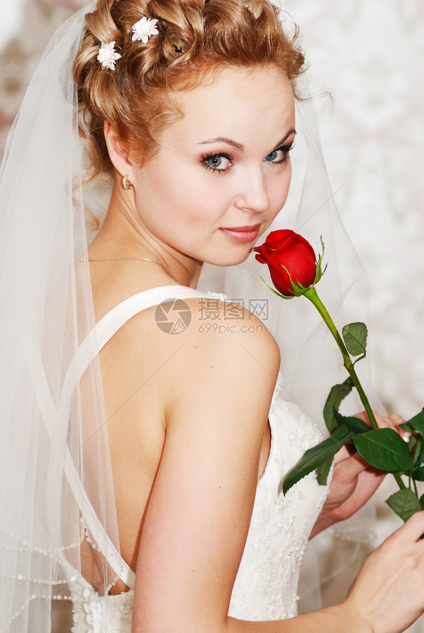 新娘白色庆典玫瑰花朵婚礼裙子幸福女士红色订婚图片