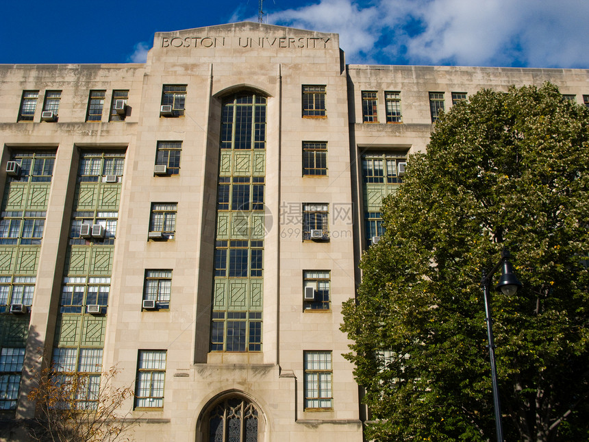 波士顿大学校园的一栋大楼图片
