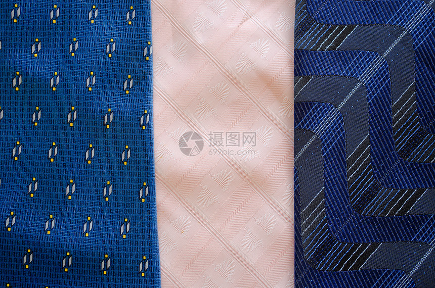 三条圆领带围巾纹理背景图片