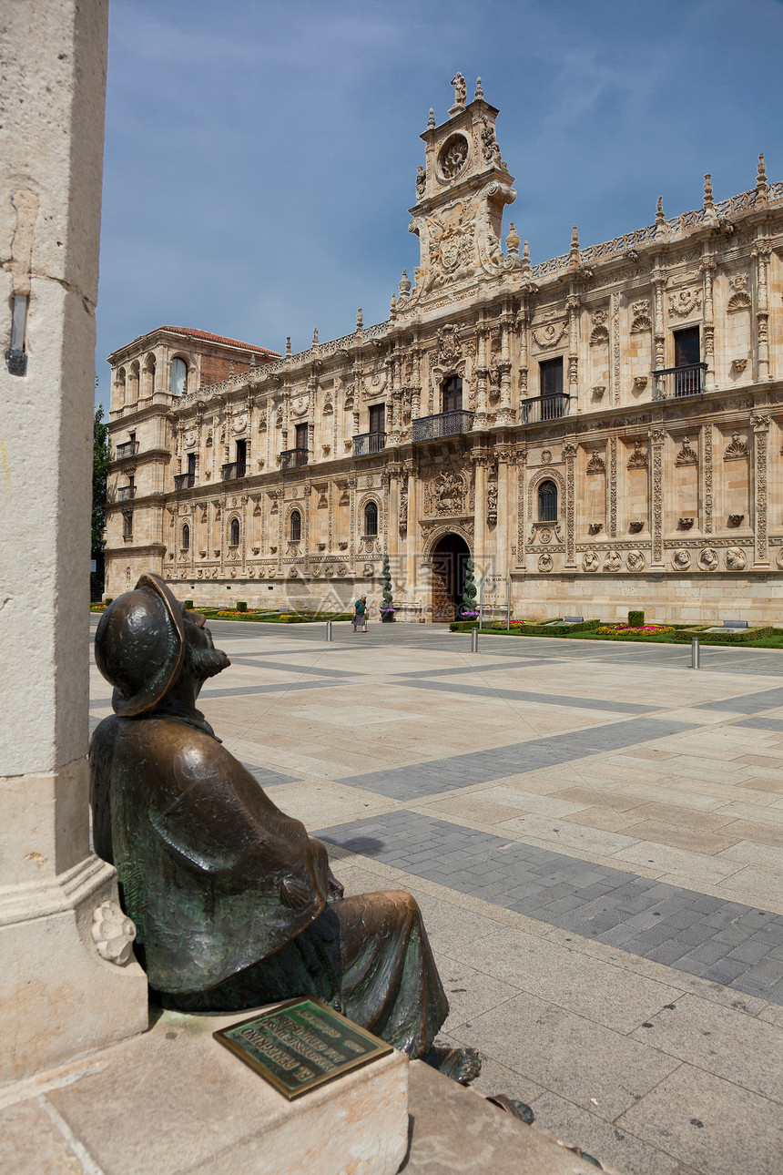 西班牙圣马科斯 里昂 卡斯蒂利亚和里昂石头窗户雕像金属雕塑晴天建筑学图片