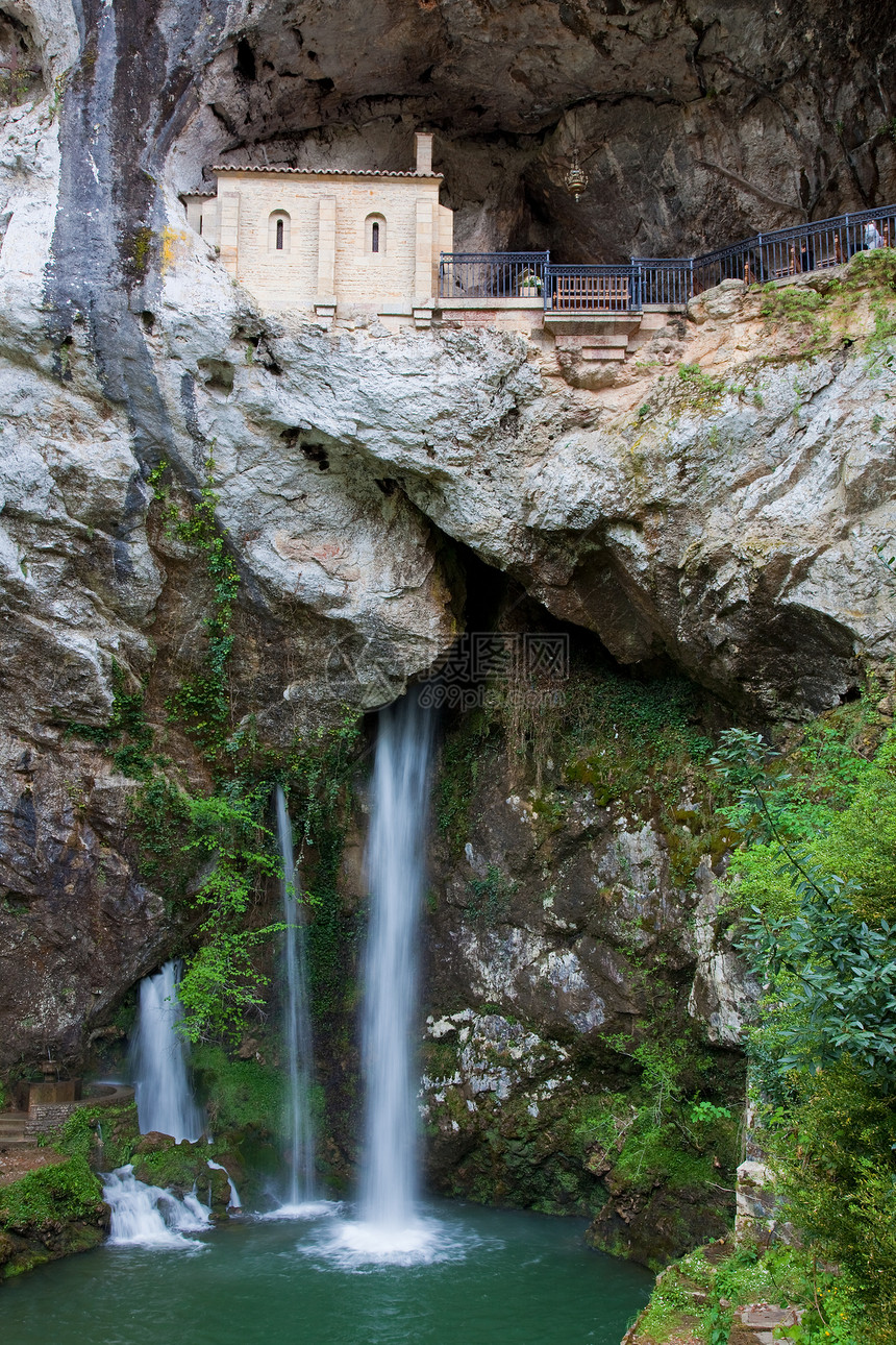 西班牙阿斯图里亚斯Covadonga保护区牧师宗教岩石教堂石头瀑布校长图片